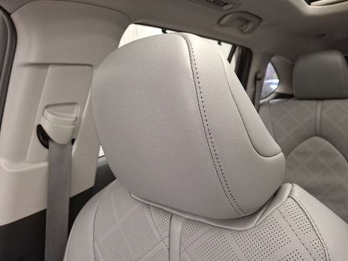 Used 2024 Toyota Highlander Platinum image 21