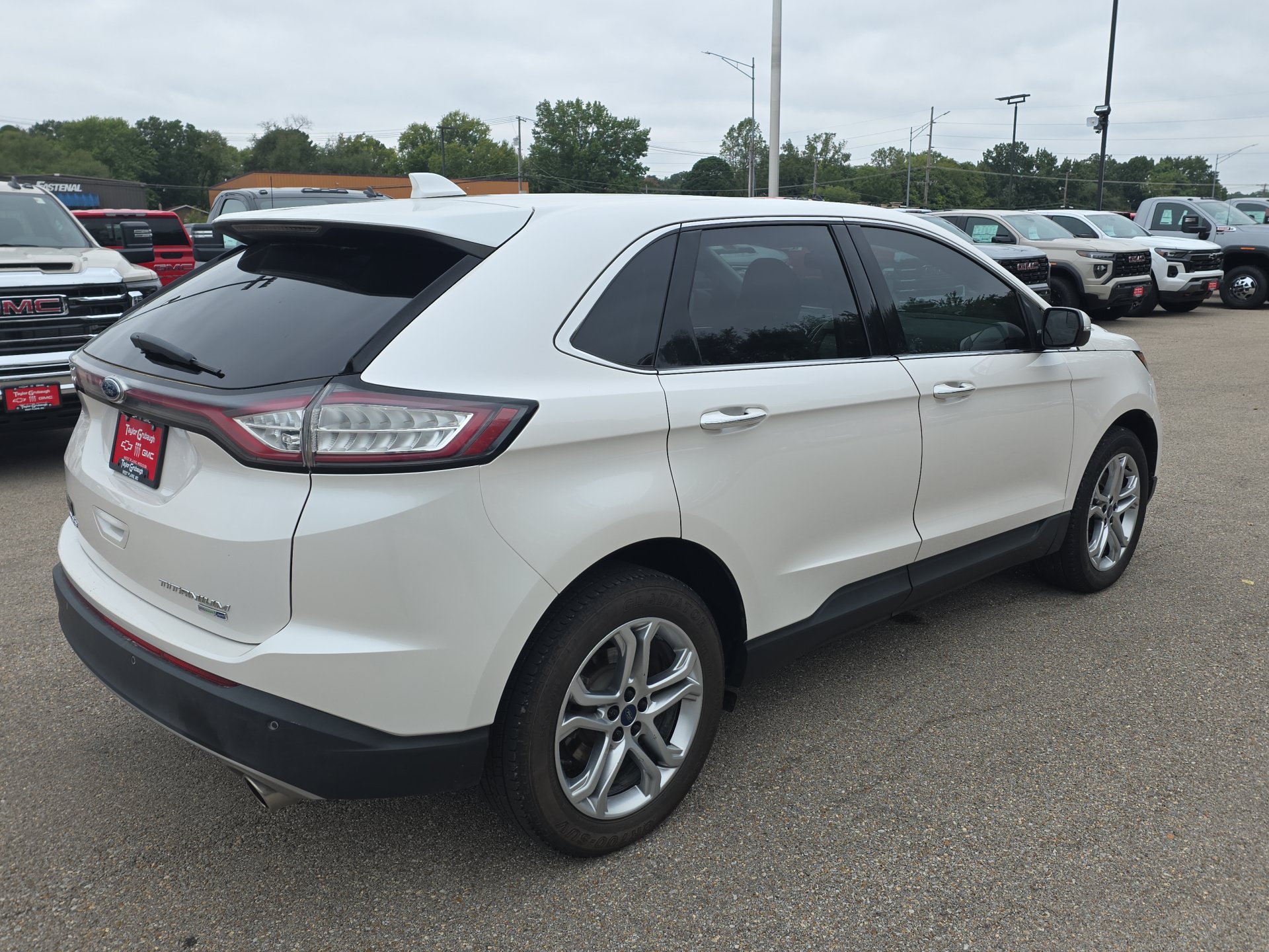 Used 2018 Ford Edge Titanium w/ Technology Package AWD/4WD image 8