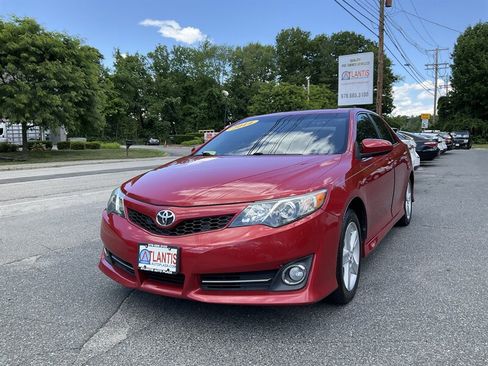 Used 2014 Toyota Camry SE FWD image 1