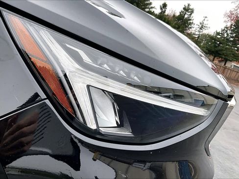 Used 2025 Volvo XC40 B5 Core w/ Protection Package Premier image 31