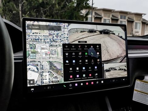 Used 2022 Tesla Model S Base image 31