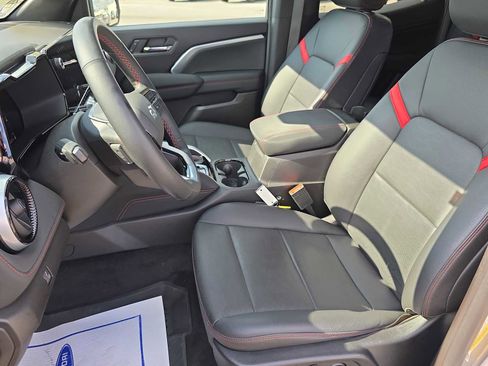 Used 2023 Chevrolet Colorado Z71 w/ Z71 Convenience Package 2 image 18