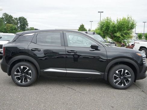 Used 2025 Nissan Kicks SV image 8