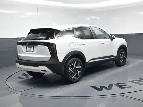 Used 2025 Nissan Kicks SV w/ Charging Package image 17