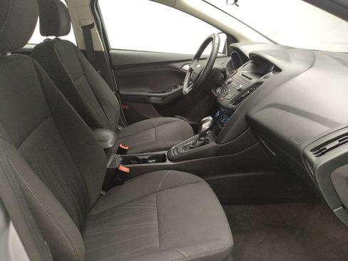Used 2016 Ford Focus SE w/ SE Cold Weather Package FWD image 21