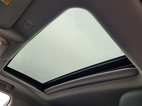 Certified 2025 Toyota Highlander XLE image 21