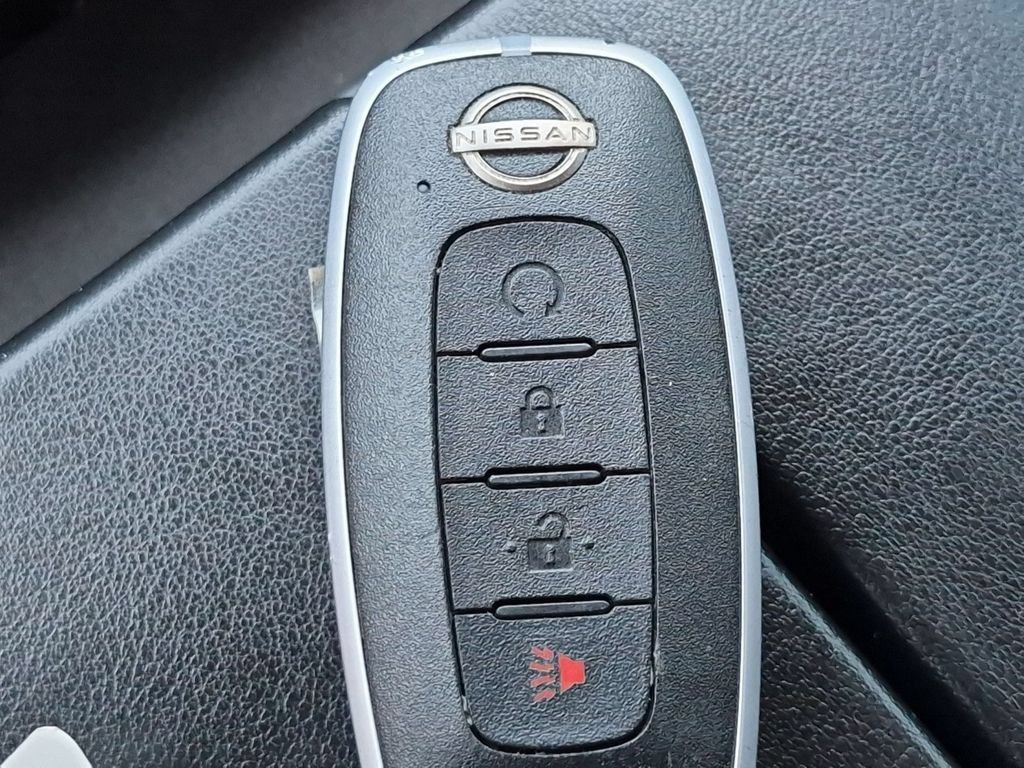 Used 2023 Nissan Rogue SV AWD/4WD image 30