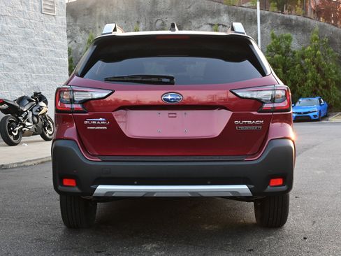 Used 2025 Subaru Outback Touring XT image 8