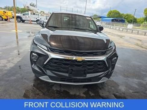 Used 2025 Chevrolet Blazer LT FWD image 2