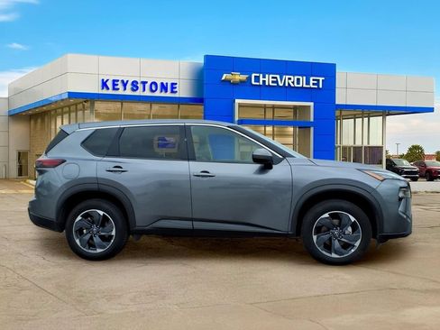 Used 2025 Nissan Rogue SV FWD image 8
