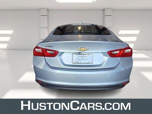 Used 2018 Chevrolet Malibu LT FWD image 1