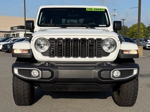 Used 2025 Jeep Gladiator Sport AWD/4WD image 2