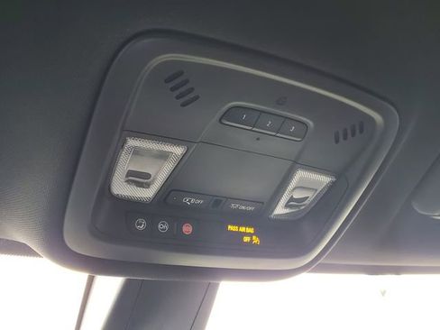 Certified 2023 Chevrolet Traverse LT image 34