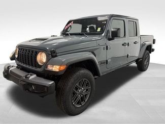 New 2026 Jeep Gladiator Sport video 2