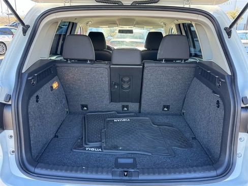 Used 2017 Volkswagen Tiguan Limited image 18