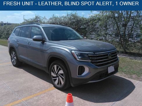 Used 2025 Volkswagen Atlas SE image 1