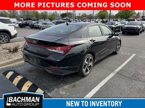 Used 2023 Hyundai Elantra SEL w/ Convenience Package image 5