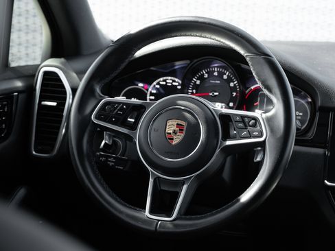 Used 2020 Porsche Cayenne image 8