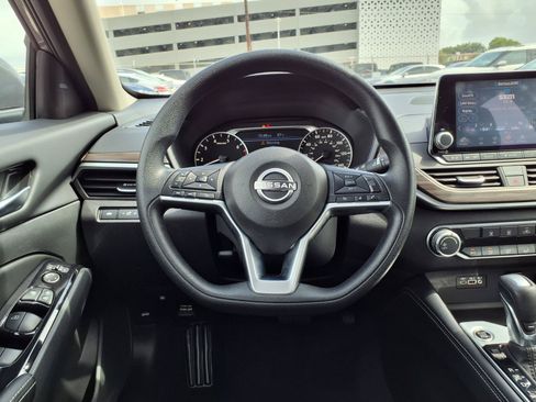 Used 2023 Nissan Altima 2.5 SV FWD image 13