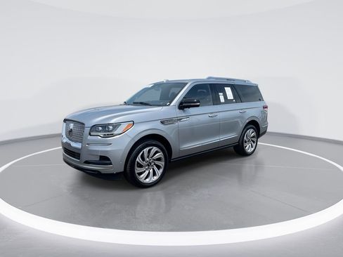 Used 2023 Lincoln Navigator Reserve AWD/4WD image 4