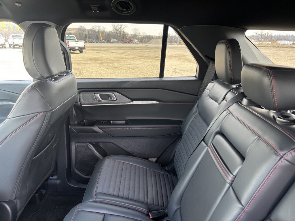 New 2026 Ford Explorer ST-Line w/ ST-Line Street Pack AWD/4WD image 16