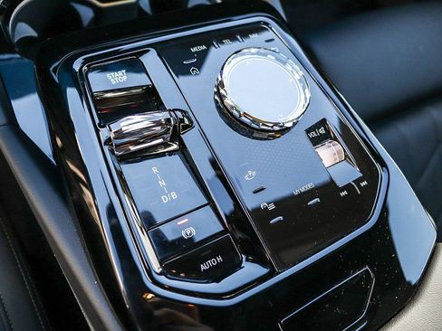 Used 2025 BMW i5 M60 w/ Executive Package image 18