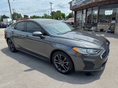 Used 2020 Ford Fusion SE FWD image 18