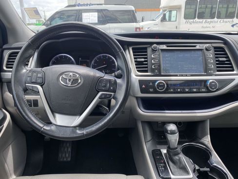 Used 2017 Toyota Highlander Limited FWD image 12