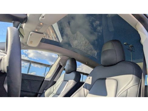 Used 2021 Tesla Model Y Standard Range image 16