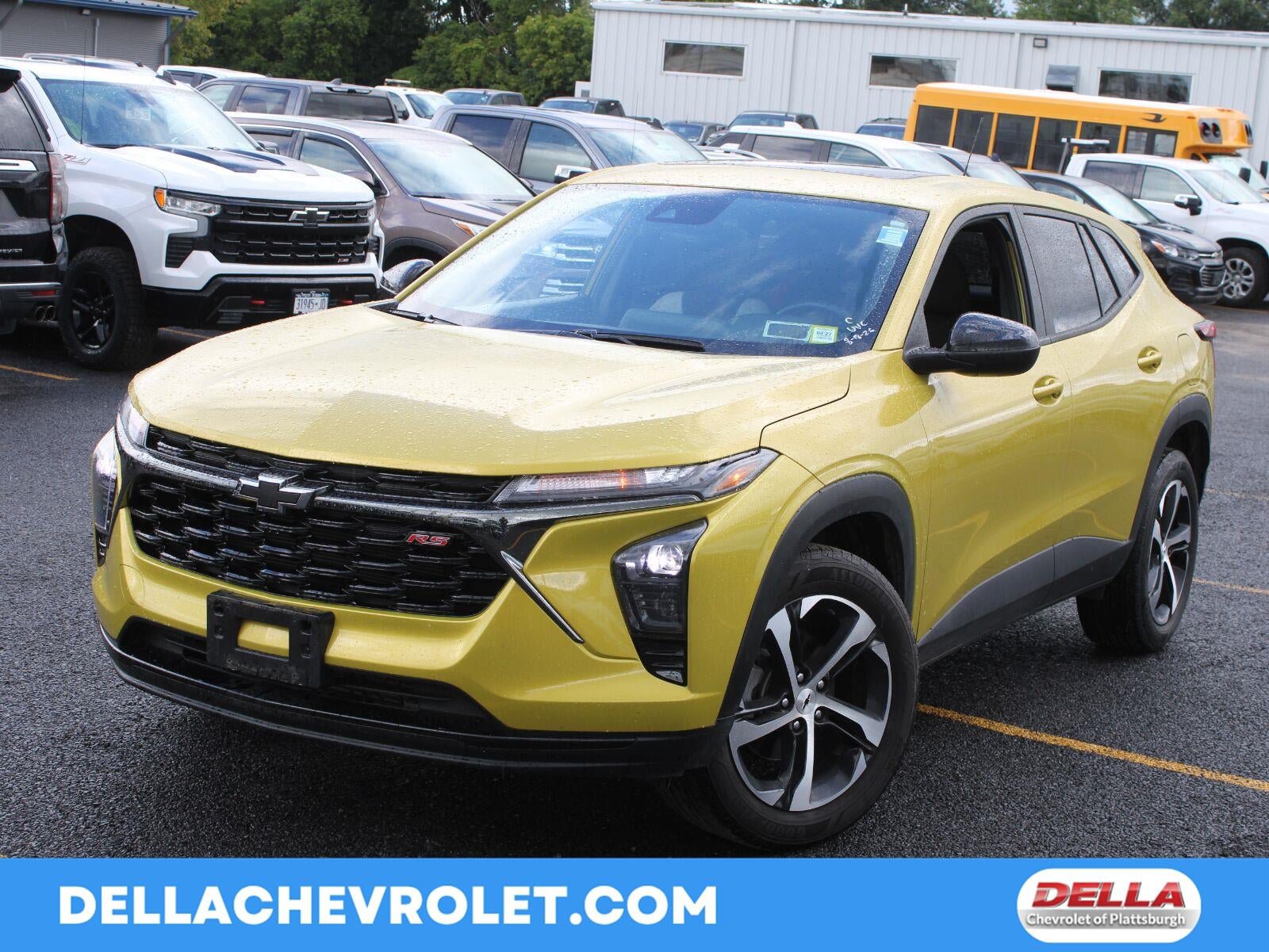 Used 2024 Chevrolet Trax RS w/ Sunroof Package FWD image 1