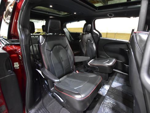 Used 2020 Chrysler Pacifica Limited FWD image 58