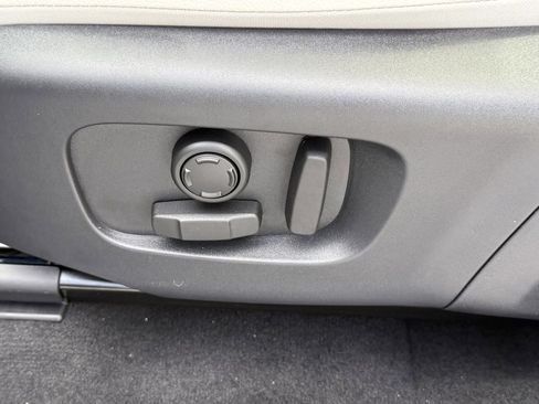 New 2025 Land Rover Discovery Sport S image 13