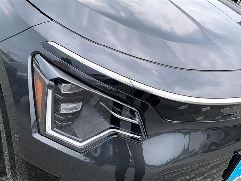 Used 2024 Kia Niro Wave FWD image 32