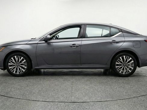 Used 2025 Nissan Altima 2.5 SV FWD image 5