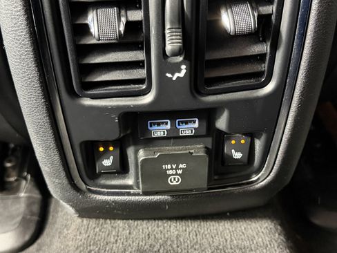 Used 2014 Jeep Grand Cherokee Limited w/ Luxury Group II AWD/4WD image 32