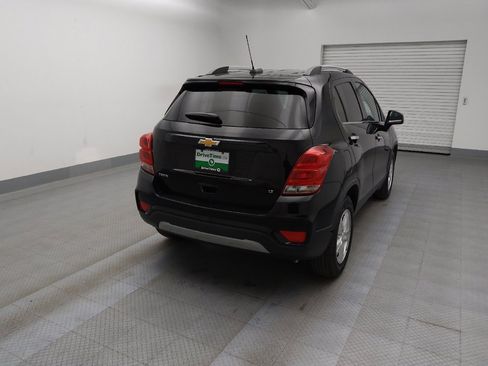 Used 2020 Chevrolet Trax LT w/ LT Convenience Package image 7
