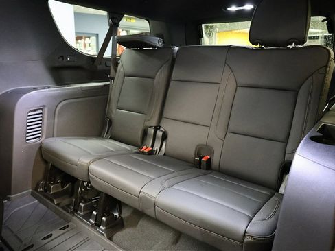 New 2026 Chevrolet Suburban High Country image 9