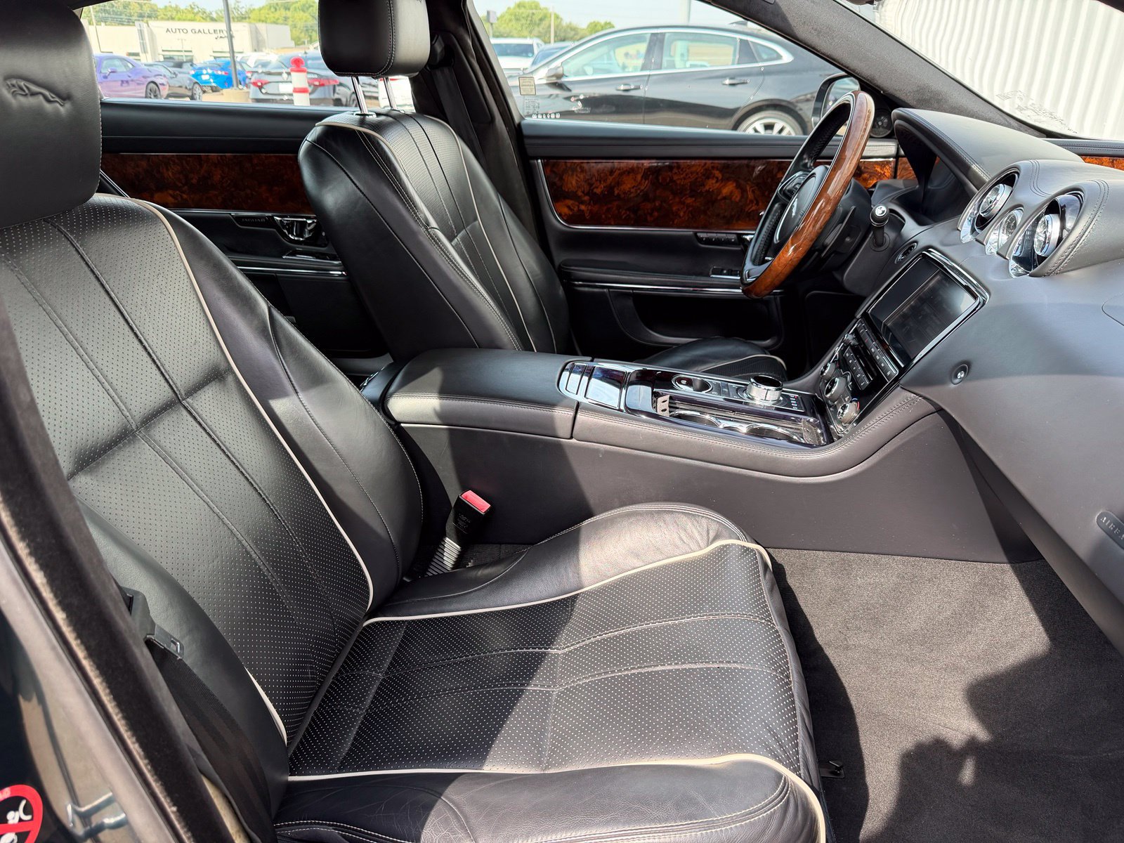 Used 2015 Jaguar XJ L Portfolio RWD image 38