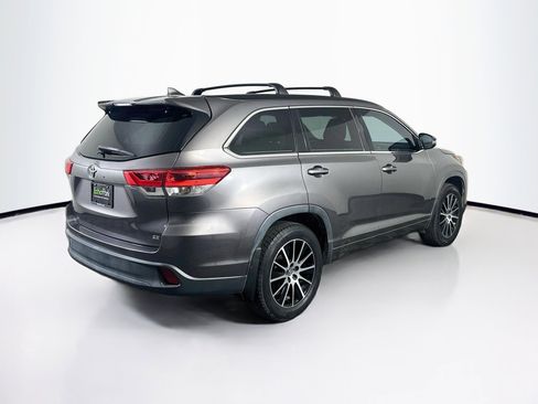 Used 2018 Toyota Highlander SE FWD image 9