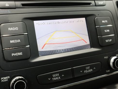 Used 2016 Kia Sedona LX image 30