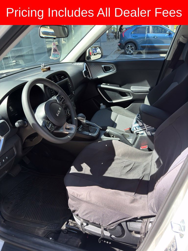 Used 2023 Kia Soul LX w/ LX Technology Package FWD image 6