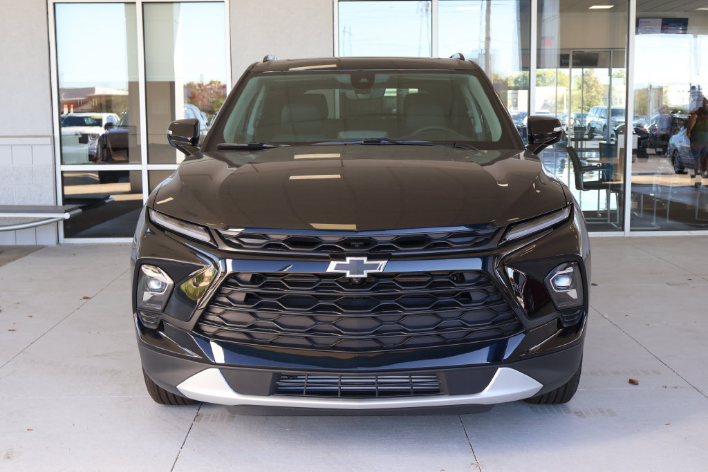 New 2026 Chevrolet Blazer LT w/ Sound & Technology Package AWD/4WD image 2
