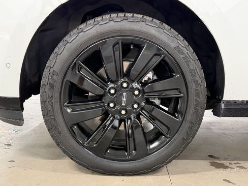 Used 2023 Lincoln Navigator Reserve AWD/4WD image 11