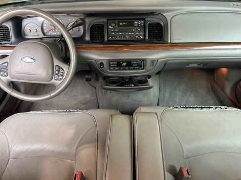 Used 2002 Ford Crown Victoria LX RWD image 13