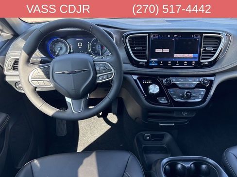 New 2026 Chrysler Pacifica Select image 12