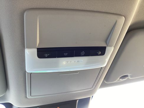 Used 2023 Nissan Rogue S image 29