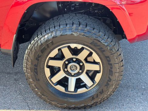 Used 2018 Toyota 4Runner TRD Off-Road Premium image 8