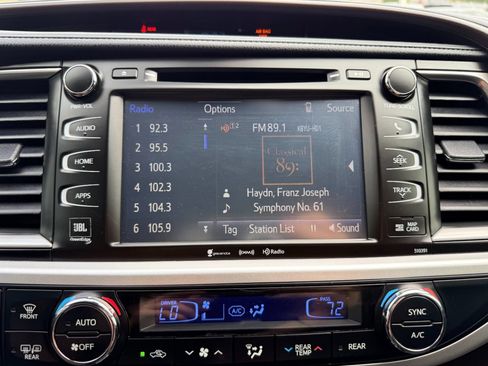 Used 2019 Toyota Highlander Limited AWD/4WD image 17