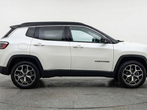 Used 2025 Jeep Compass Limited image 11