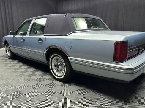 Used 1997 Lincoln Town Car Executive image 19